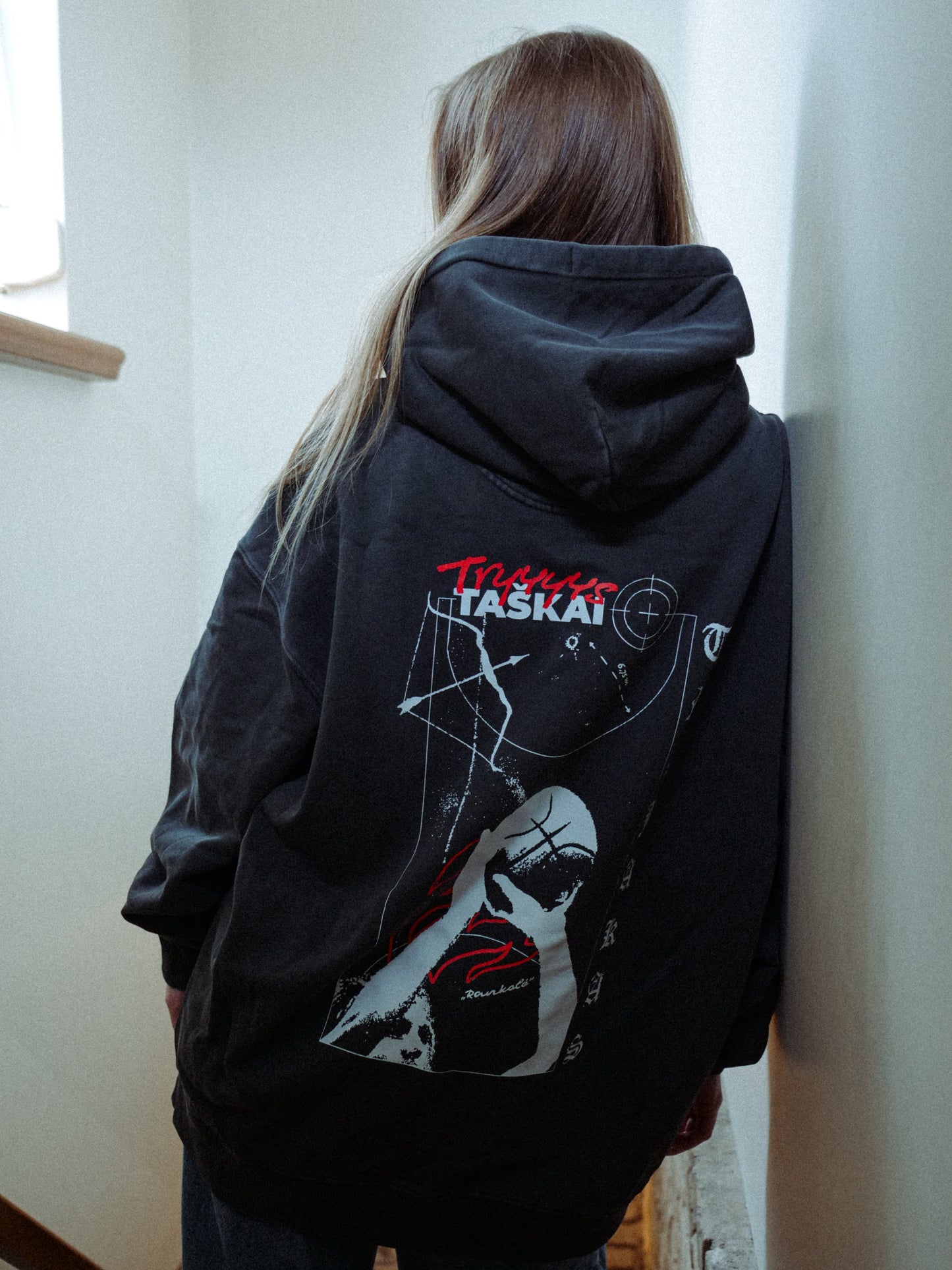 Metikas | Overisze džemperis su gobtuvu