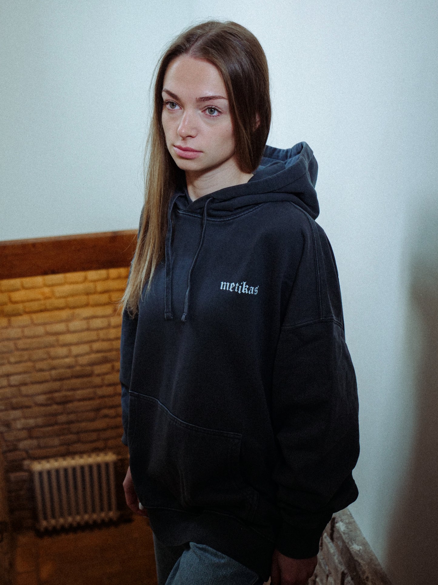 Metikas | Overisze džemperis su gobtuvu