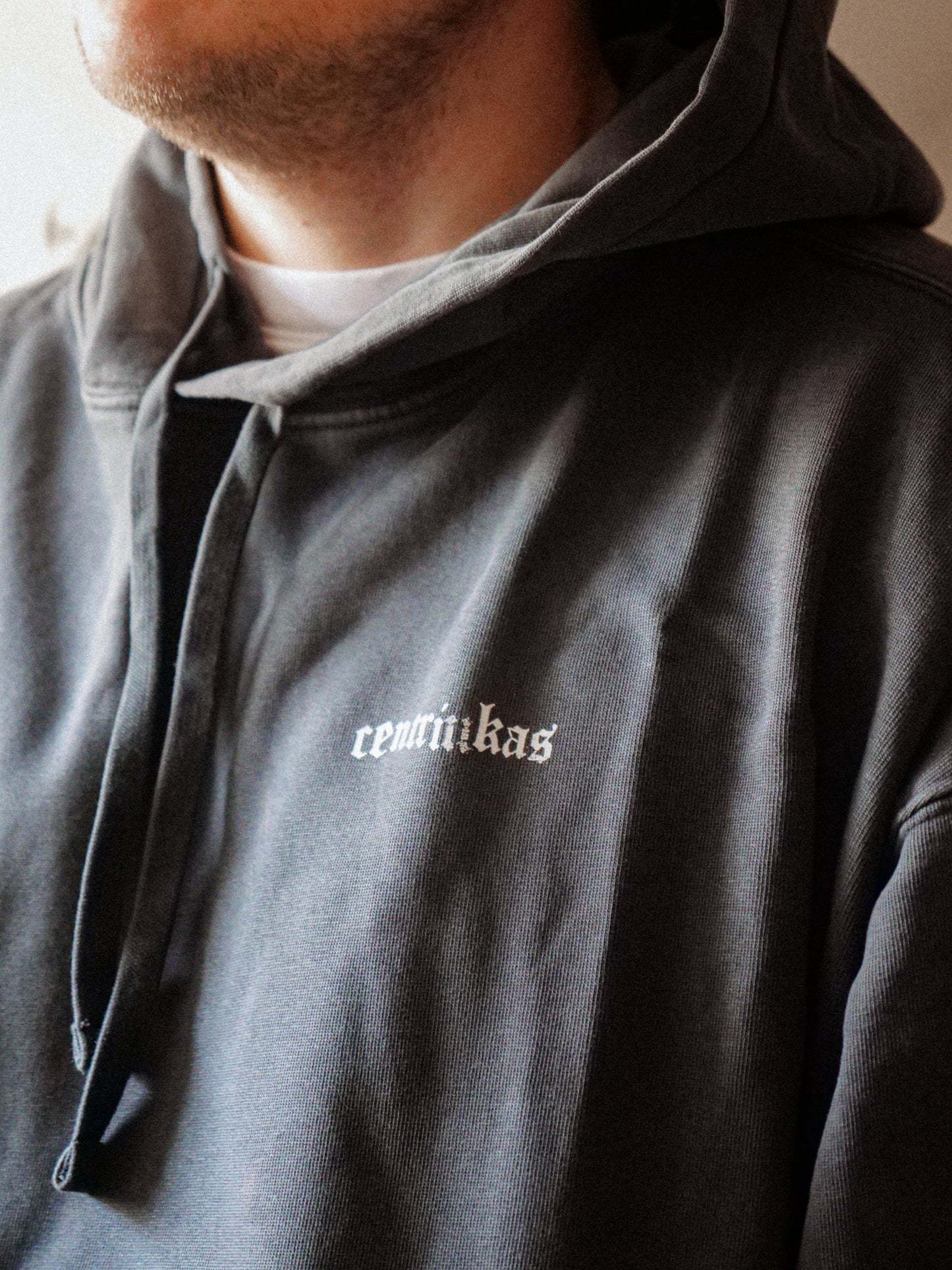 Centriukas | Oversize džemperis su gobtuvu