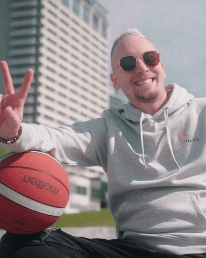 BasketNews | Džemperis su gobtuvu